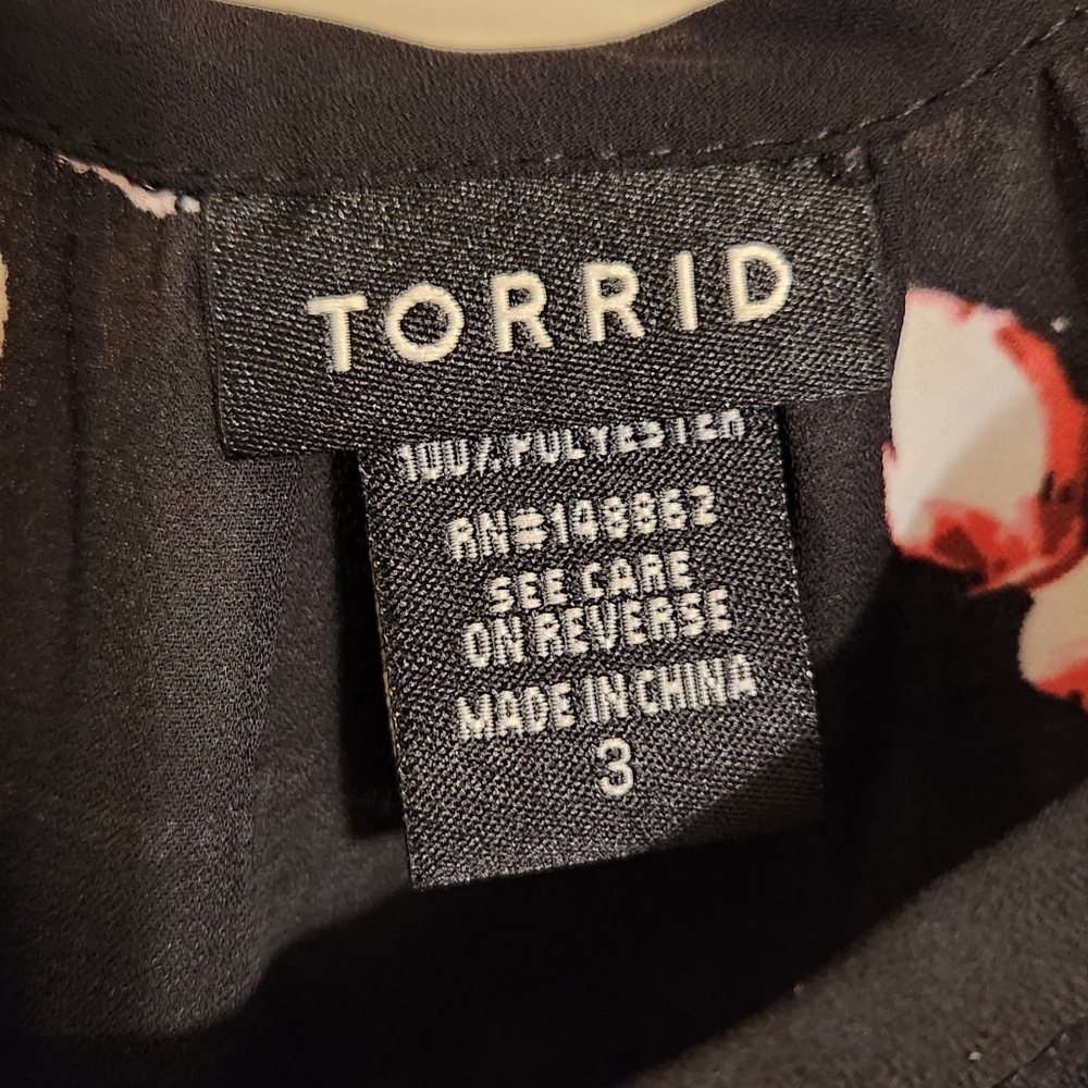 Torrid 3X Women's cold shoulder black floral blouse w/elastic bottom - Picture 2 of 6
